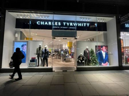 شبكة الأزياء الرجالية البريطانية Charles Tyrwhitt تفتح لأول مرة فروعها في البلاد